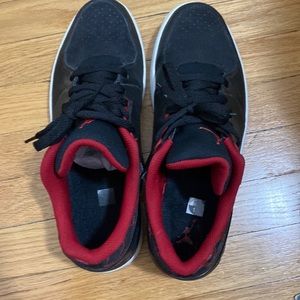 Lightly worn, the upper is synthetic, hence a very durable ride in these guyz.